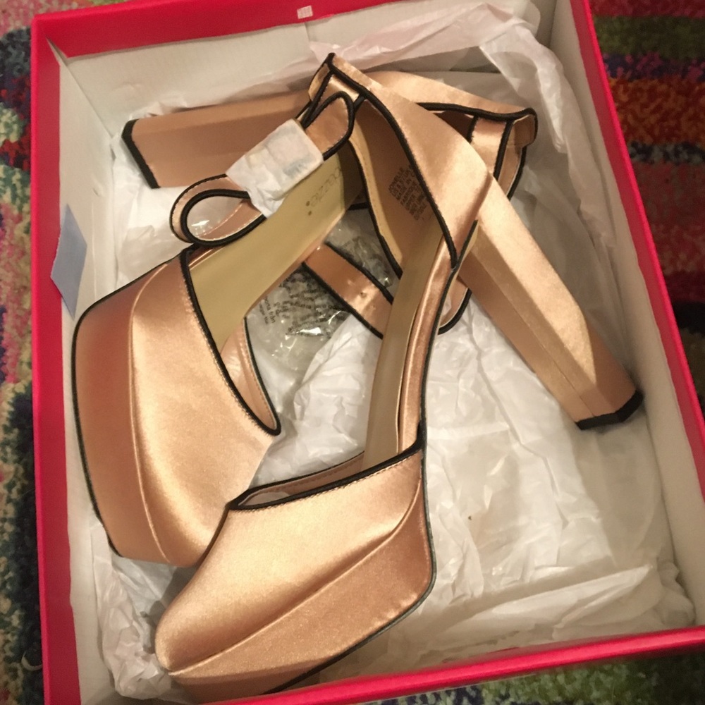 Brand new, never worn, beautiful pumps. Size 8.5.